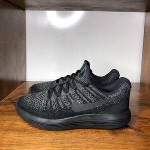 Nike Black Low Lunarepic Flyknit Running Shoes